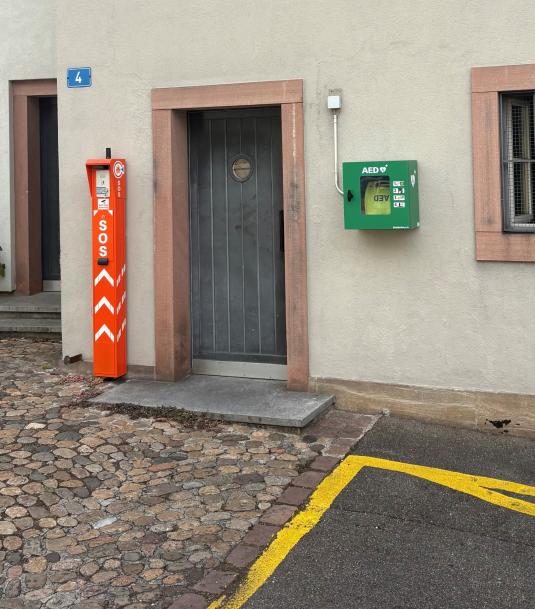 Riehen baut das Netz öffentlich zugänglicher Defibrillatoren aus