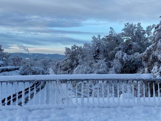 Nach heftigem Schneefall: Räumungsarbeiten laufen