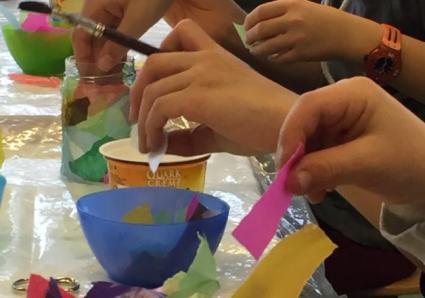 Förderangebote - bastelnde Kinder