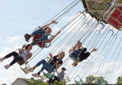 Spass im Quartier im Kettenkarussell