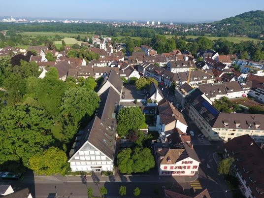 Riehen Dorf mit Blick auf den Tüllingerhügel